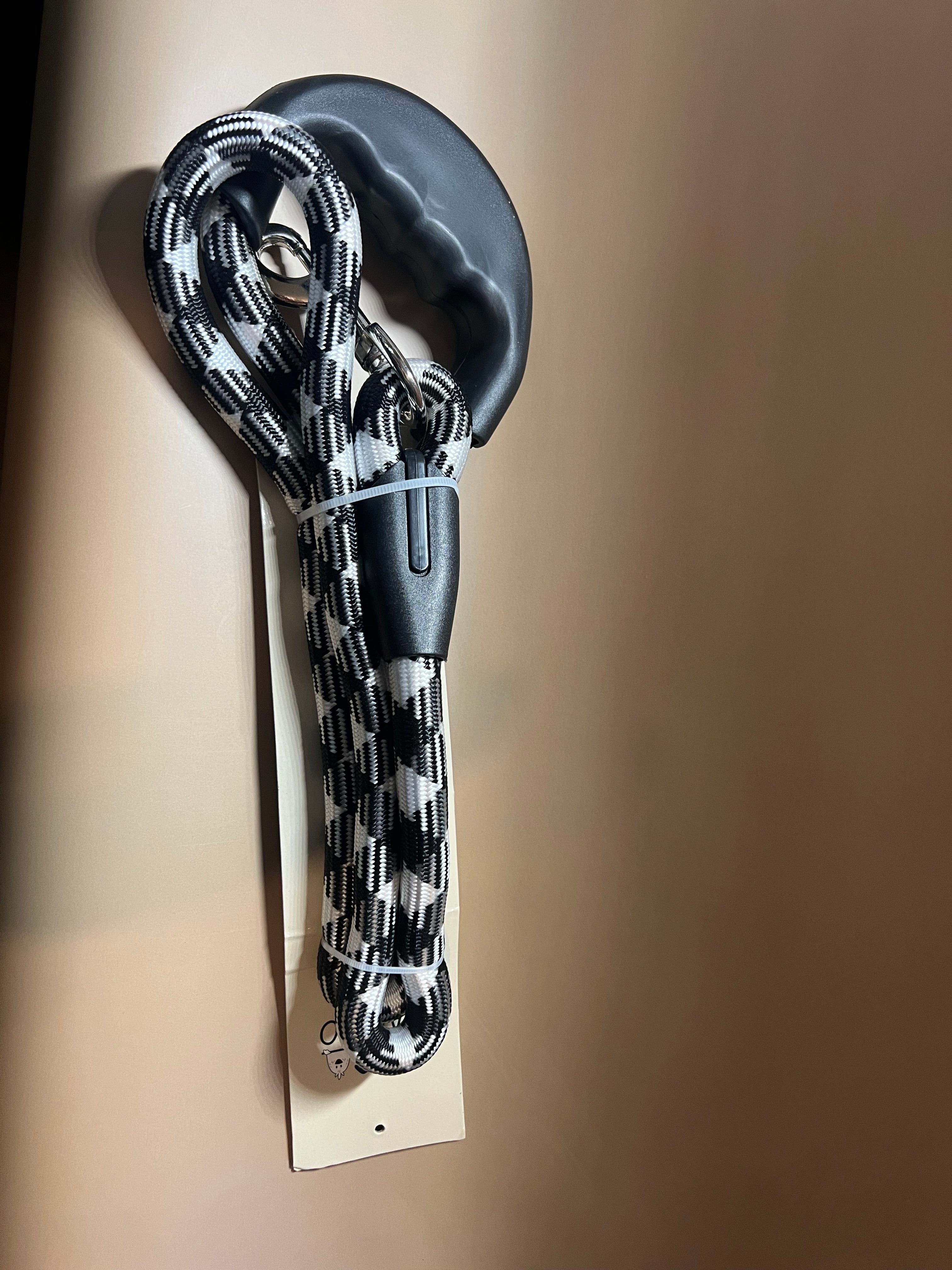 LAISSE POUR CHIEN NOIR ET BLANC